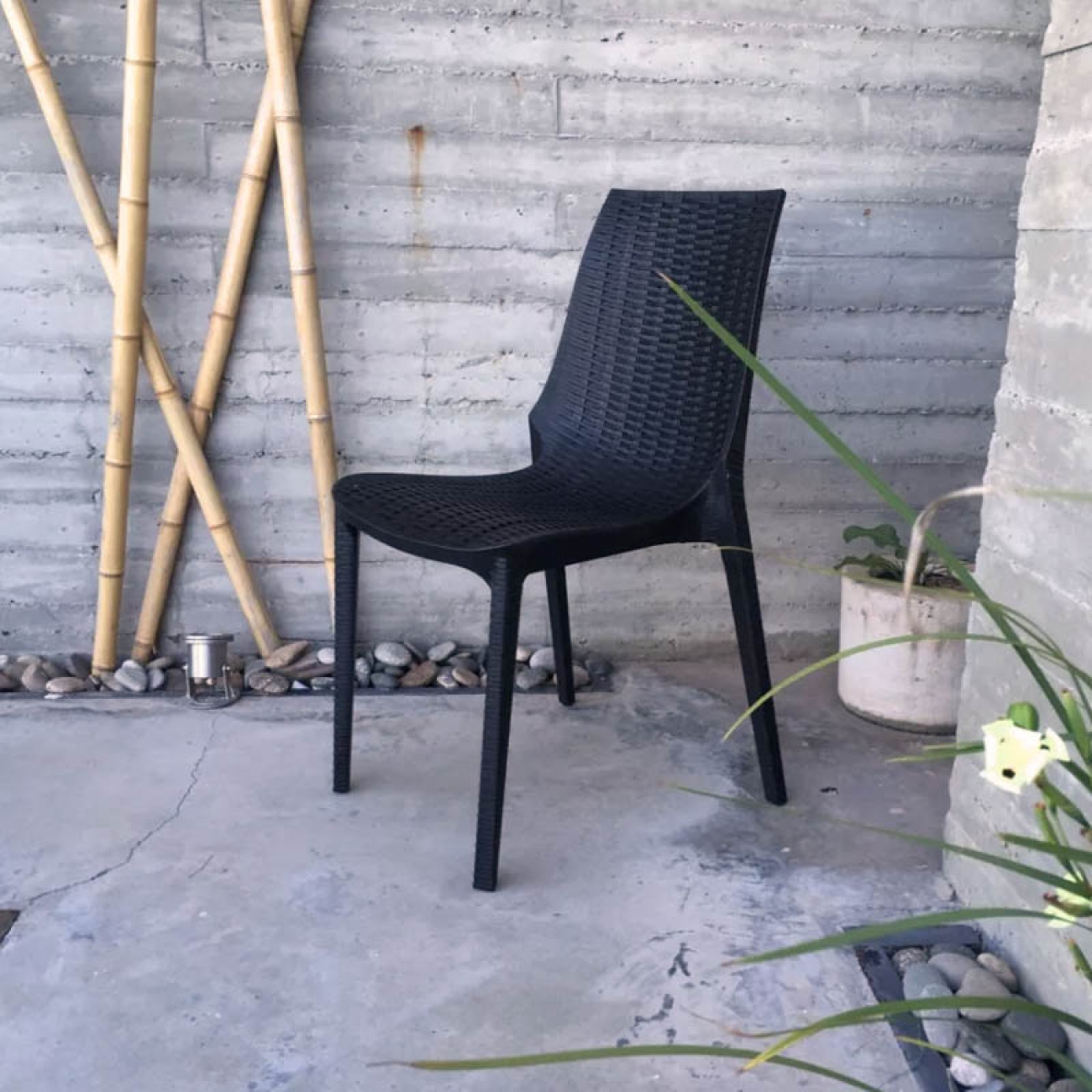 Imagen Silla Pl&aacute;stica Quality Harmony Simil Rat&aacute;n Negra